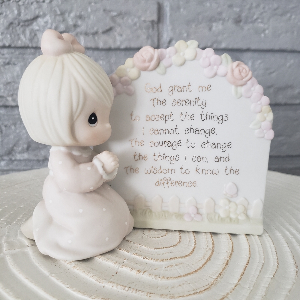 Enesco Precious Moments 1993 "Serenity Prayer Girl" Figurine 530697.
